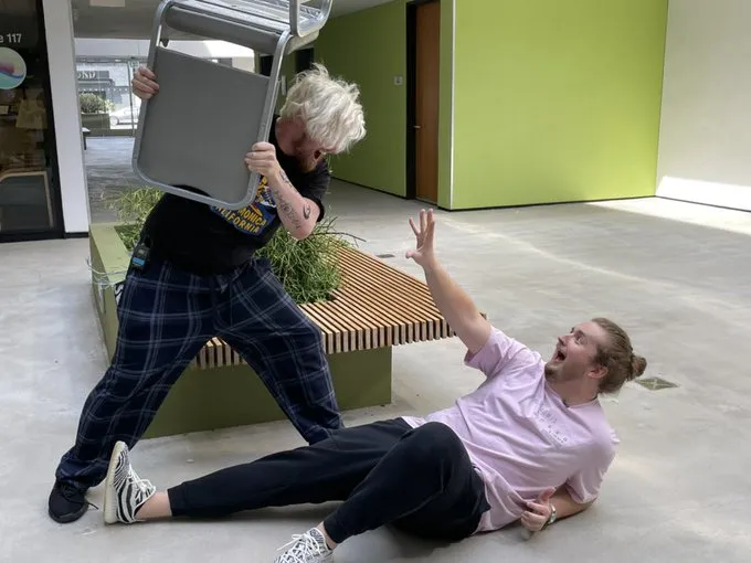 Alpharad hitting purplecliffe with a chair 