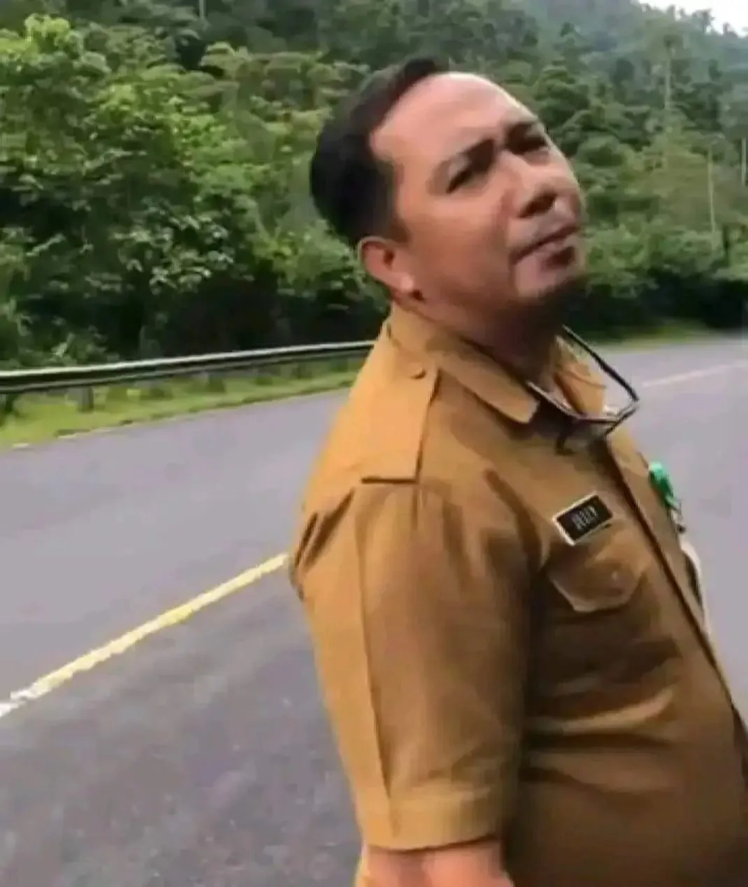 Arrogant Civil Servant 