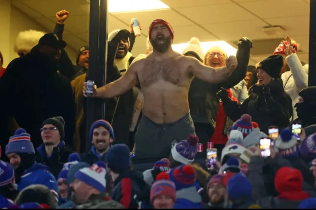 Jason kelce no shirt chiefs