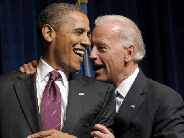 Obama & Biden laugh 