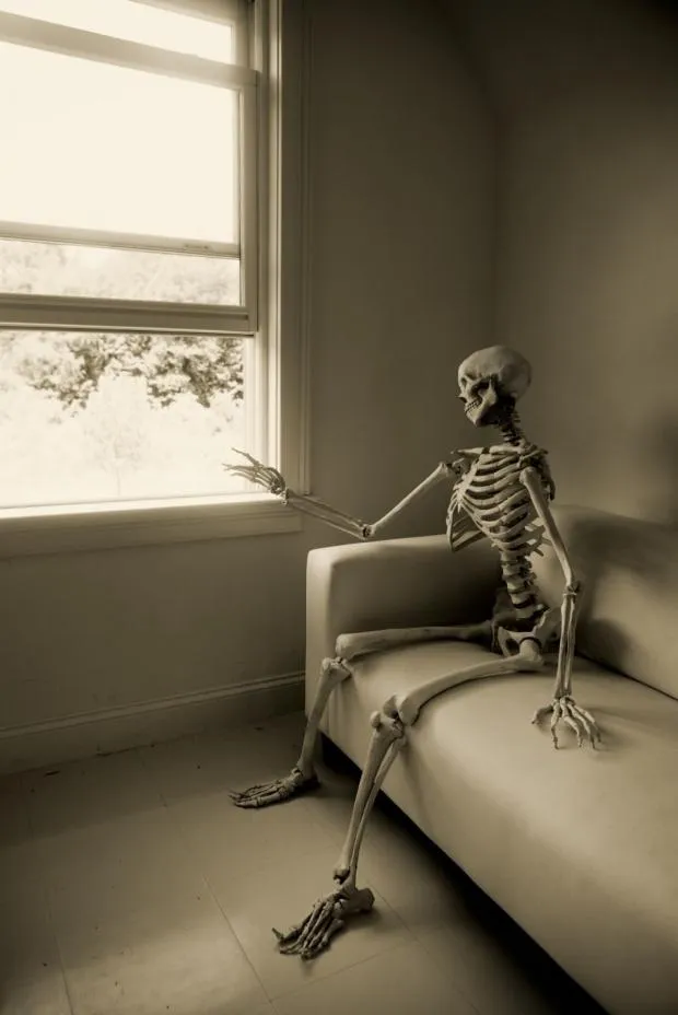 Skeleton Waiting 