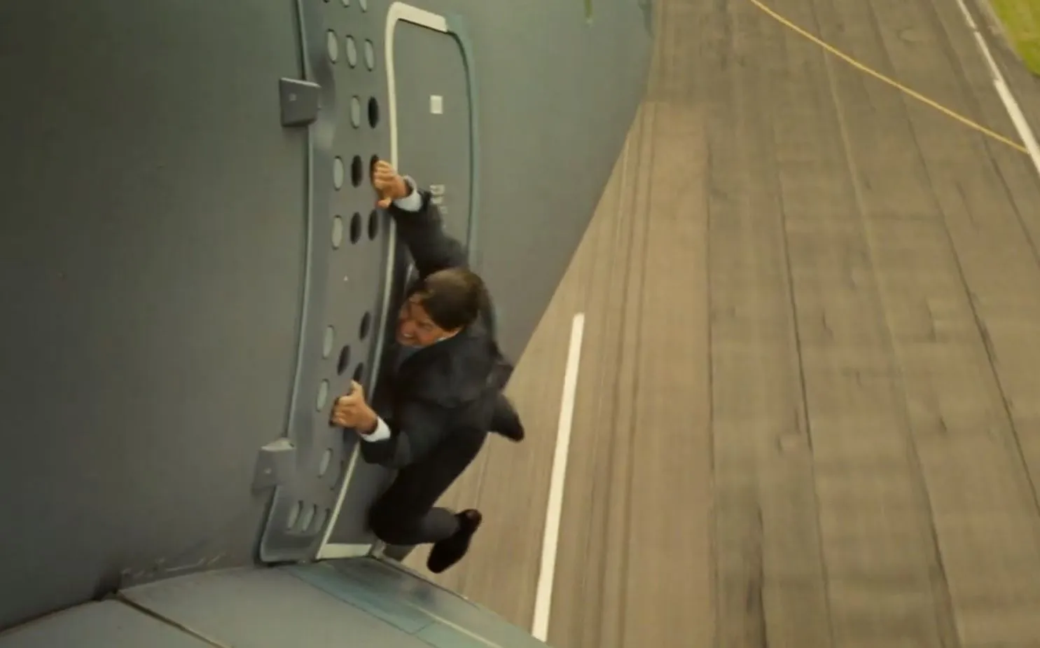 Tom Cruise on plane 