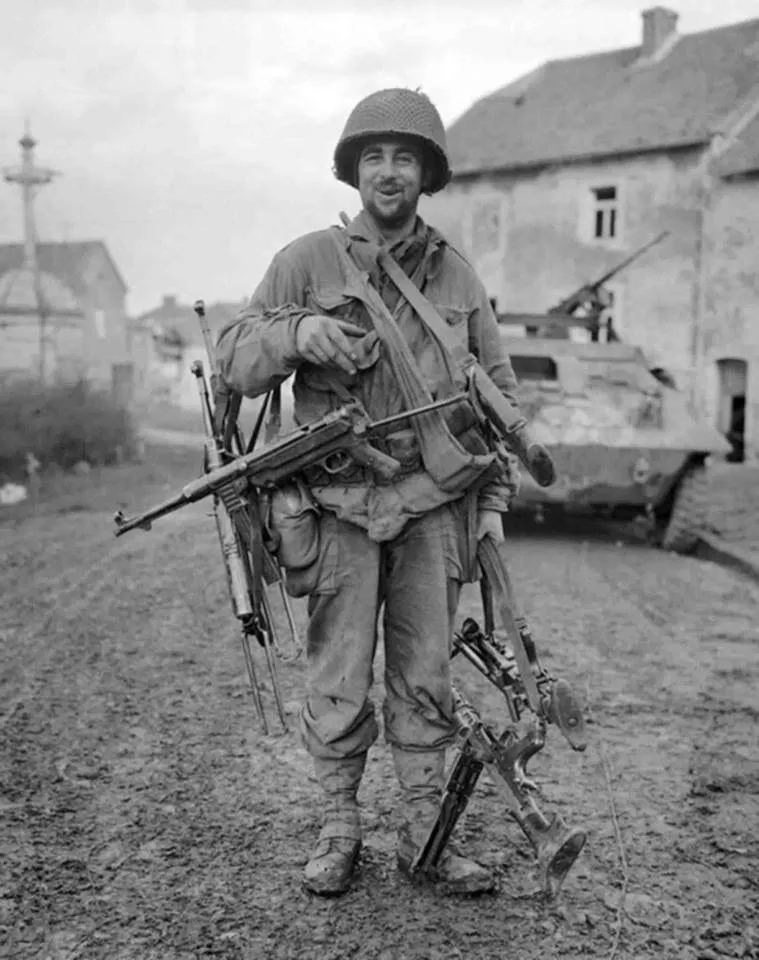 WW2 soldier with 4 guns 