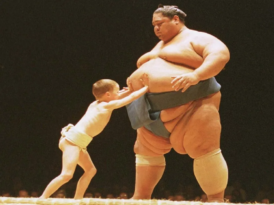 kid vs sumo wrestler 