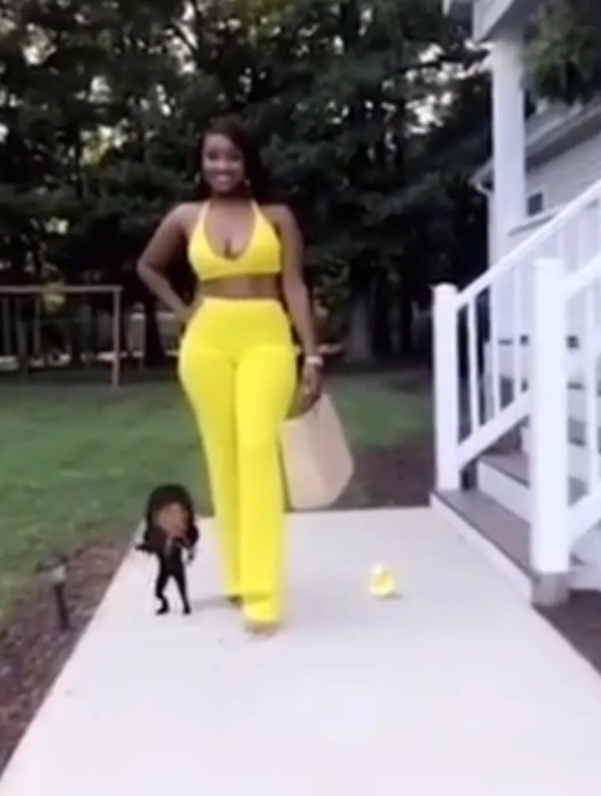 mama a girl behind you